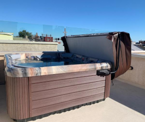 Center City Roofdeck Hot Tub w Garage